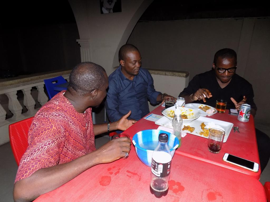 Posh Apartments And Hotel Ikeja Luaran gambar