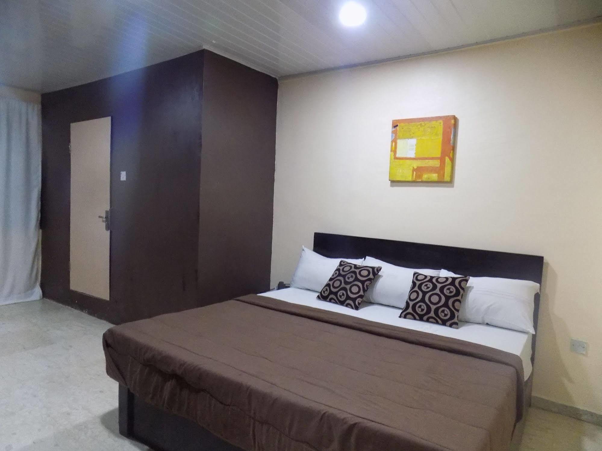 Posh Apartments And Hotel Ikeja Luaran gambar