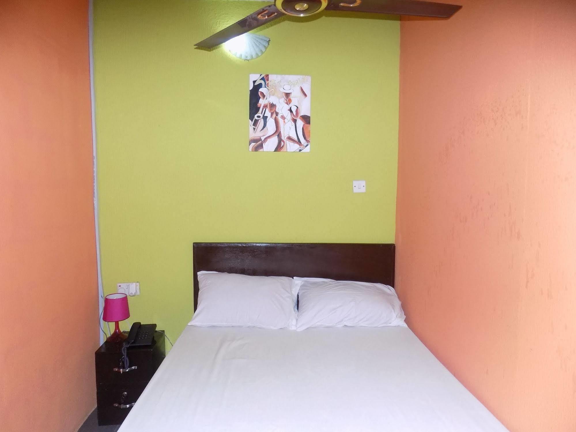 Posh Apartments And Hotel Ikeja Luaran gambar